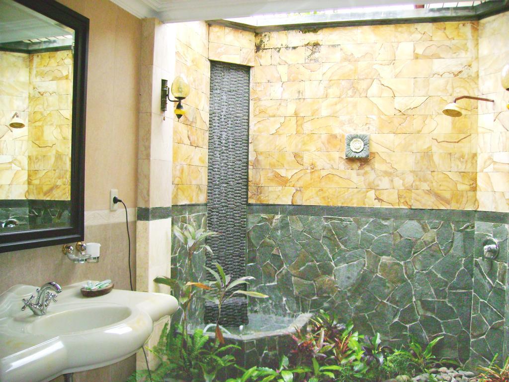 Swaloh Resort & Spa Kalangbret Extérieur photo